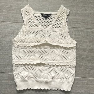 Off-white knit style top